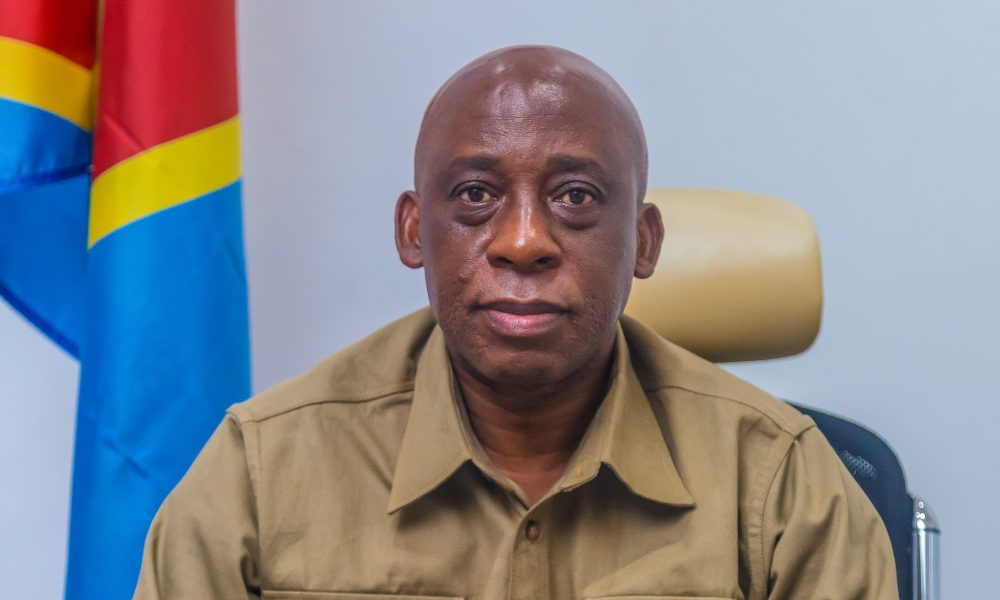 À l’occasion des festivités de Noël 2025 et du Nouvel : Le Conseil d’Administration, la Direction Générale ainsi que l’ensemble du personnel de l’Office des Voiries et Drainage (OVD) réaffirment leur engagement indéfectible à accompagner le Président de la République, Félix Tshisekedi, dans la mise en œuvre de sa vision axée sur le développement des infrastructures routières, véritable levier du développement économique (Message de voeux 2025)