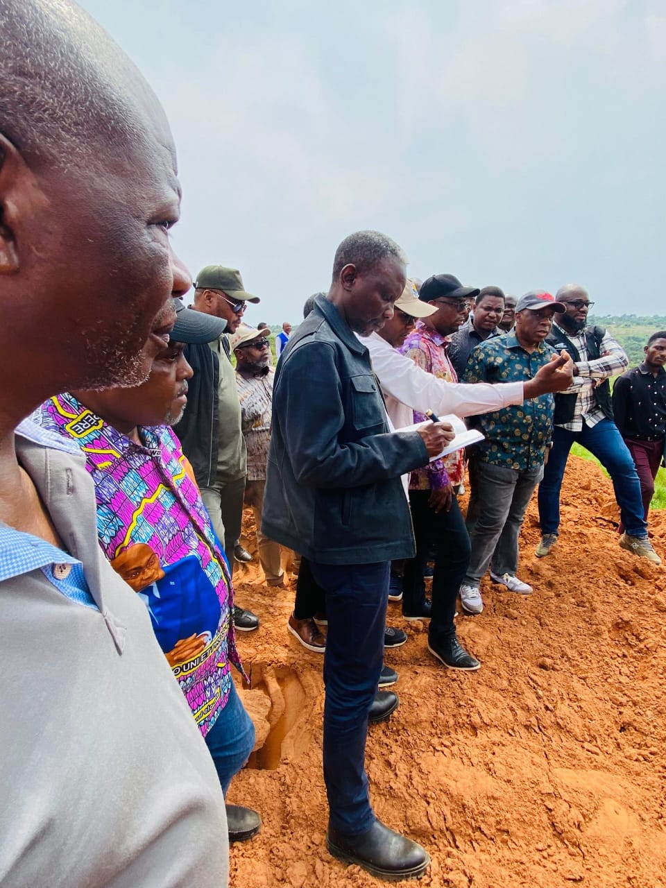 Université de Kananga : John Banza salue les travaux antiérosifs financés par le FONER sur le site