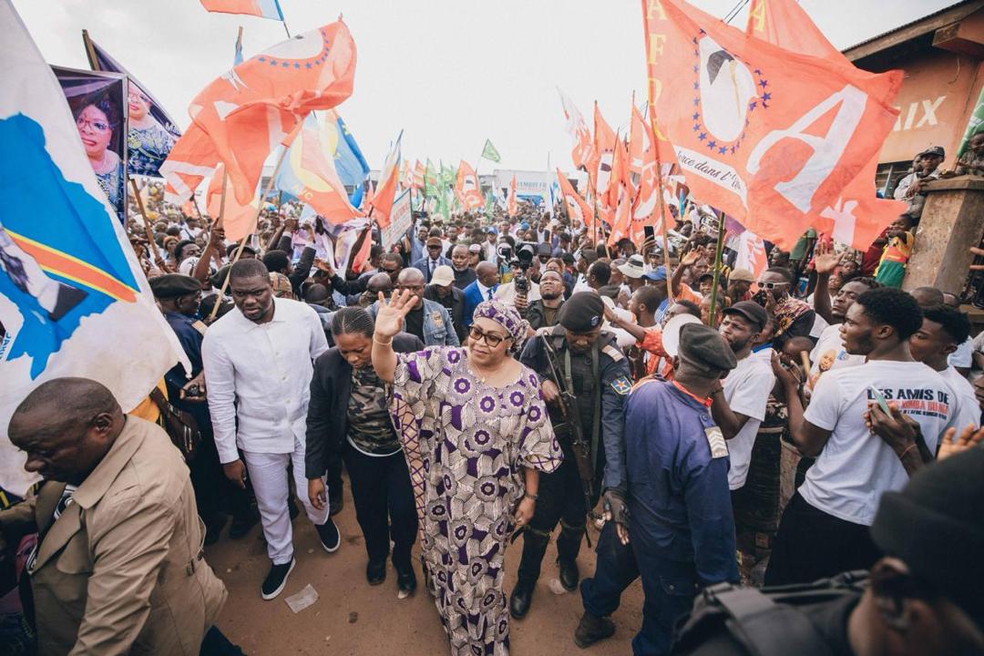 À Mbanza-Ngungu, Judith Suminwa promet la concrétisation des engagements présidentiels et lance les cliniques universitaires de l’Université Kongo