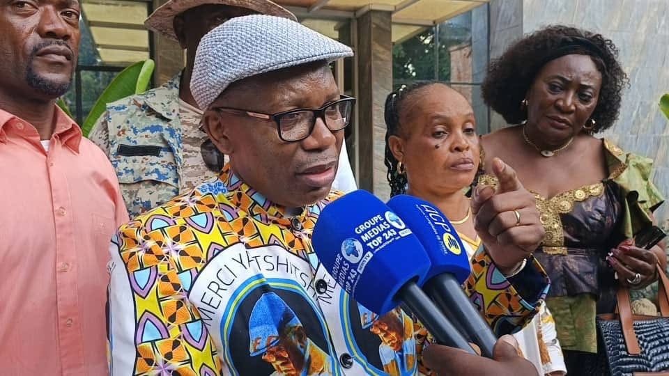 Mini tempête à l’Union sacrée : Déo Bizibu critique la position du sénateur Bahati Lukwebo