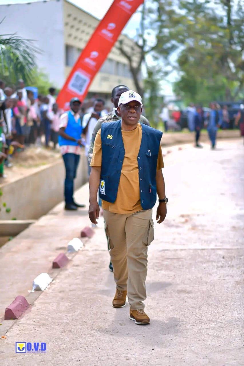 Financée par le FONER et construire par l’OVD de l’ère Victor Ntumba : L’avenue ” Boucle du Gouverneur ” officiellement ouverte à la circulation à Kenge