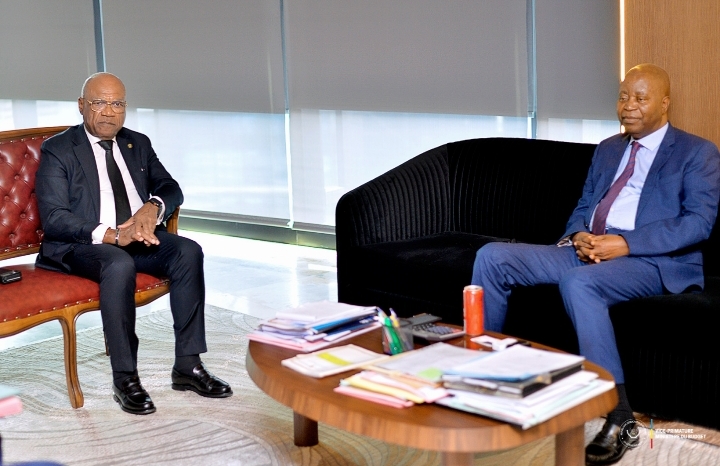 Lumumbaville : Adolphe Muzito reçoit Léonard She Okitundu et promet d’accélérer le dossier