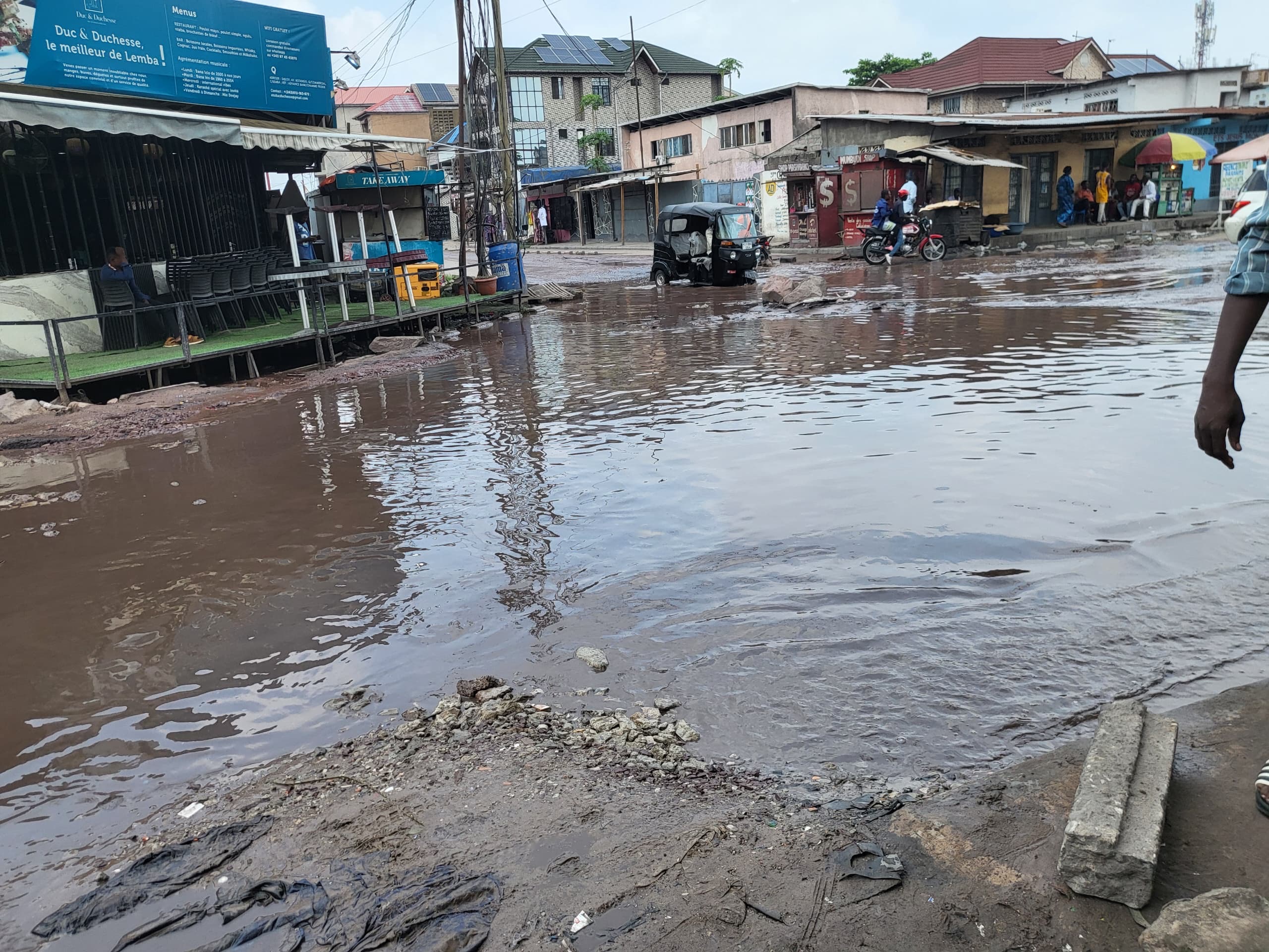 Lemba : l’avenue Botangu sous les eaux